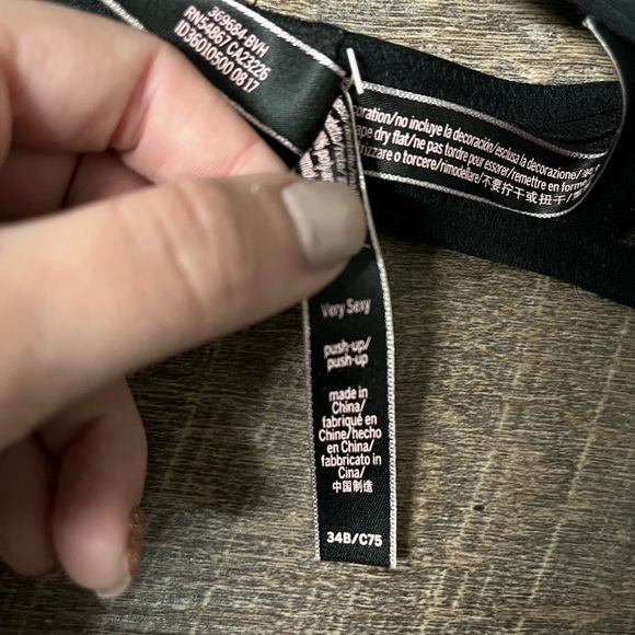 Victoria Secret Very Sexy Push Up Bra - Picture 3 of 3